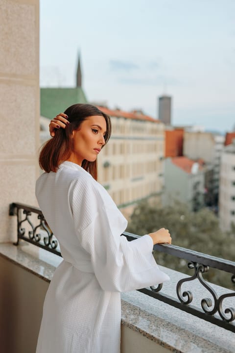 Executive Room | Premium bedding, minibar, in-room safe, desk