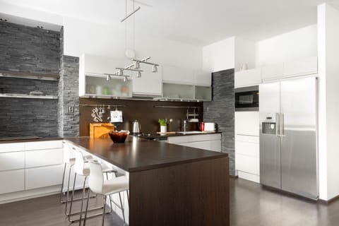 Apartment | Private kitchen | Full-size fridge, oven, stovetop, cookware/dishes/utensils