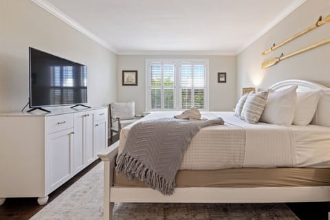 Deluxe Single Room | Iron/ironing board, free WiFi, bed sheets