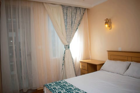 Basic Double Room | Iron/ironing board (on request), WiFi (free)