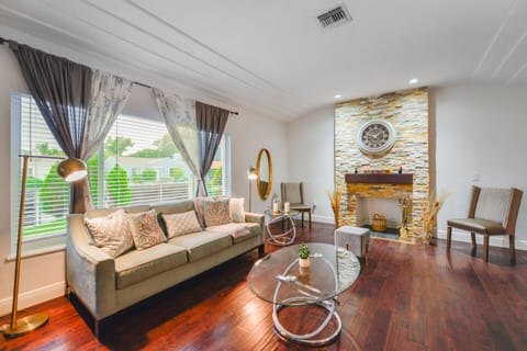Deluxe House | Living area | 50-inch Smart TV with satellite channels