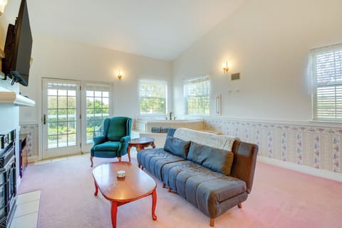 Ocean Shores Vacation Rental | 1BR | 1BA | 895 Sq Ft | Stairs Required to Enter