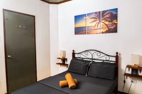 Classic Double Room | Laptop workspace, free WiFi