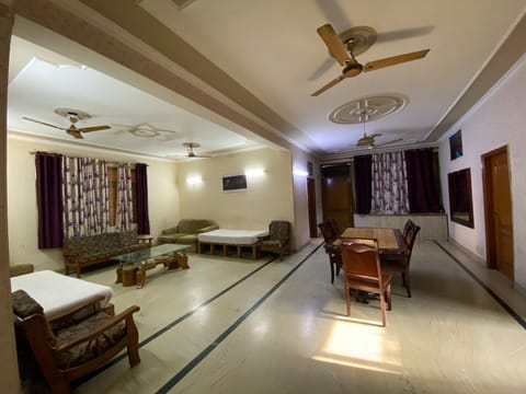 Deluxe Apartment | Living area