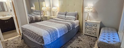 Queen Size Bed Downtown Suite