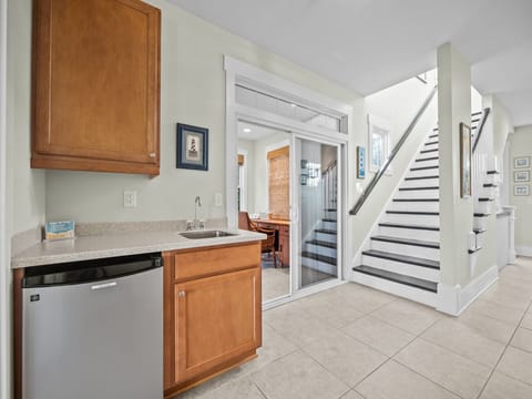 Second Floor Wet Bar - Second Floor Wet Bar