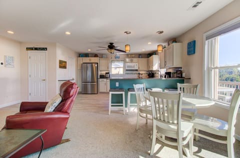 Atlantic Views-Eating Area