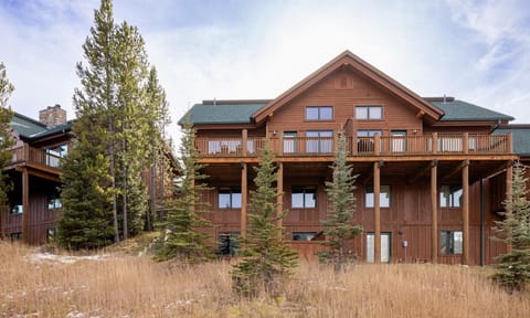 Pines J4 exterior4