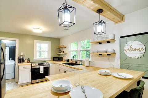 Dining Bar | Kitchen