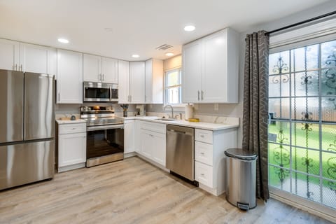 Upper Marlboro Vacation Rental | 3BR | 1.5BA | 1,120 Sq Ft | Steps Required