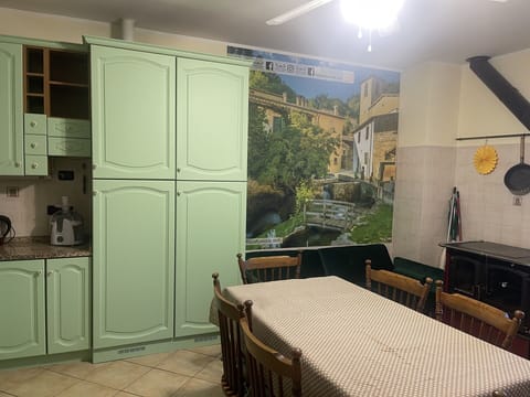 Table, Furniture, Property, Cabinetry, Building, Chair, Interior Design, Plant, Lighting, Wood