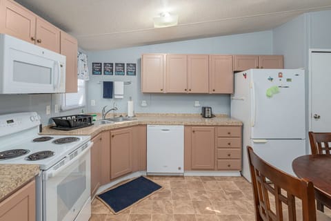 Nicely arranged kitchen!