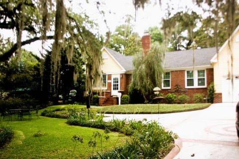 front of the house from the driveway