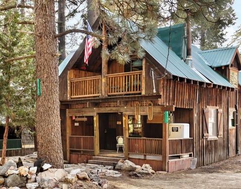 Welcome to the Knotty Cabin, a historic cabin built in 1923. 