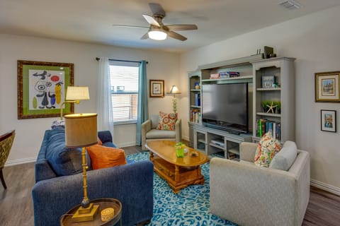 Gun Barrel City Vacation Rental | 3BR | 2BA | 1 Step to Access | 1,253 Sq Ft