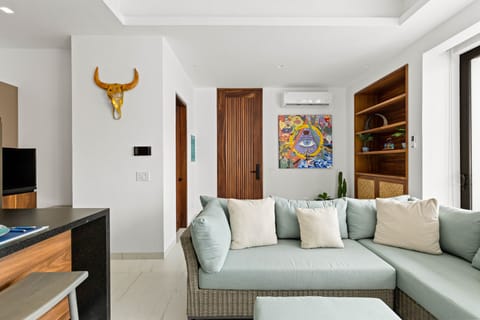 Condo - Image 2