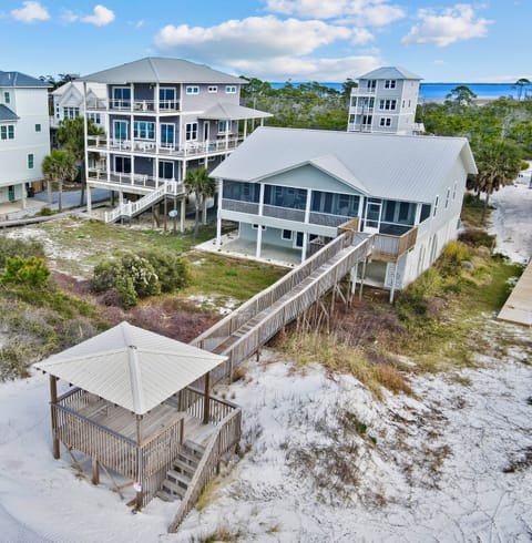 Welcome to Havenly Bliss! 6 bed/3 bath gulf front home on North Cape.