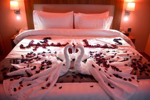 Double Room | In-room safe, blackout drapes, WiFi (free)