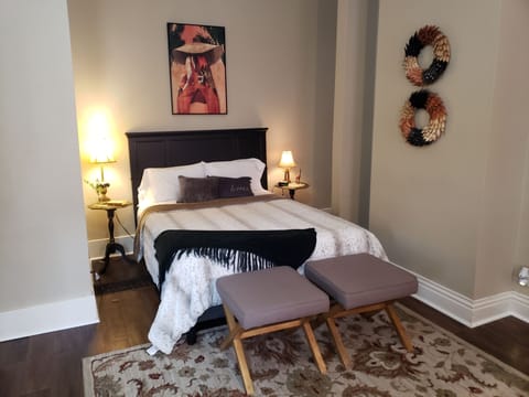 Cozy, comfy Queen size bed