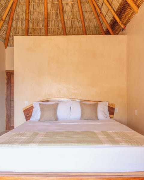 Exclusive Cabin, 1 King Bed, Partial Ocean View, Poolside | Premium bedding, memory foam beds, minibar, in-room safe