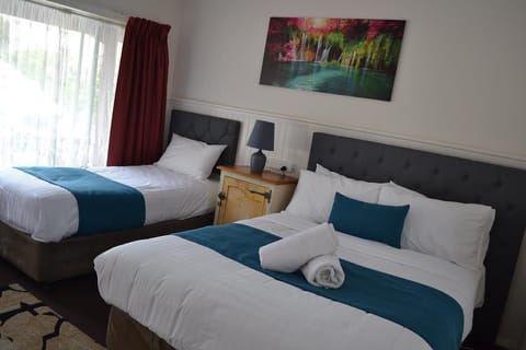 Deluxe Double or Twin Room | Iron/ironing board, WiFi (free), bed sheets