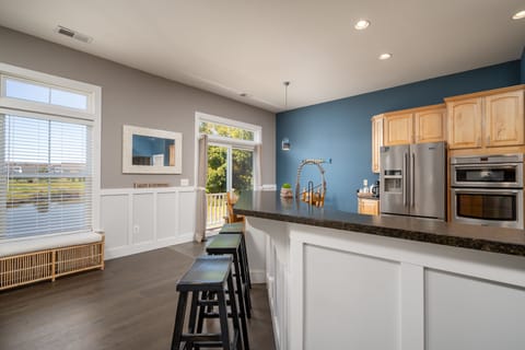 Side view of kitchen counter