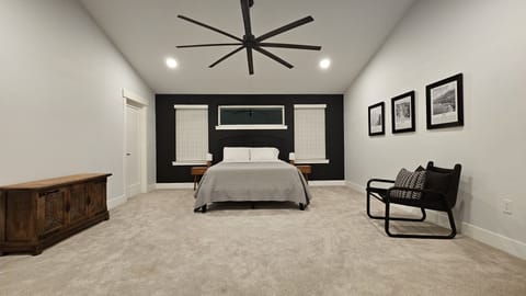 Large Master Bedroom with 65" TV. Queen bed #5