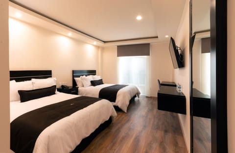 Classic Double Room | Bathroom | Shower, towels