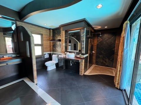 Beachfront Private Pool Villa | Bathroom | Shower, free toiletries, hair dryer, bidet
