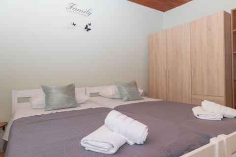 City Studio | Iron/ironing board, free WiFi, bed sheets