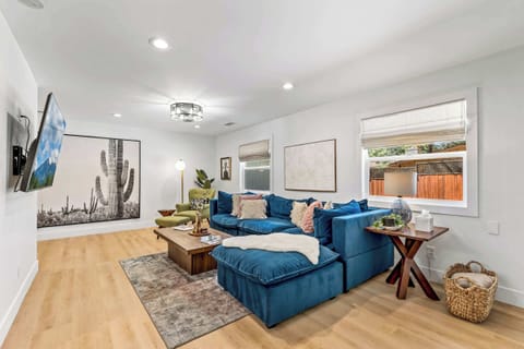 Relax Together in a Bright and Comfortable Living Space!
