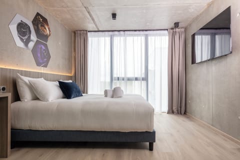 Comfort Room, Pool Access | Premium bedding, pillowtop beds, in-room safe, individually decorated