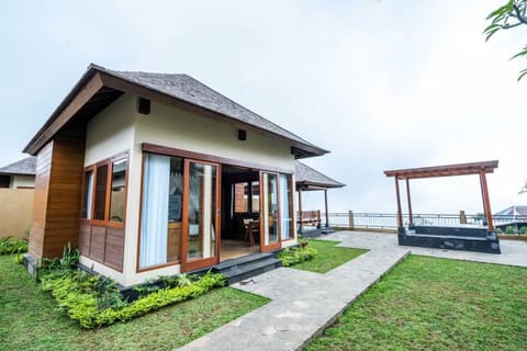 Suite Room with Hills View | Desk, soundproofing, free WiFi, bed sheets