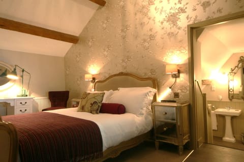 Superior Double Room, Ensuite, Courtyard View (1st Floor) | 1 bedroom, in-room safe, individually decorated, blackout drapes