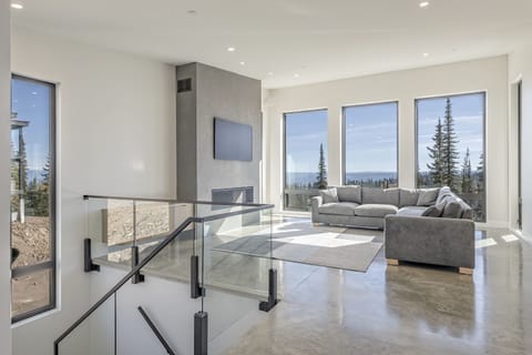 Pinnacle Peeks is a brand new, modern whole house on The Ridge 