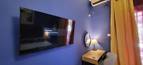 Apartment | 1 bedroom, desk, laptop workspace, blackout drapes