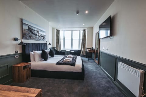 Comfort Double Room, Ensuite, Sea View | Iron/ironing board, free WiFi, bed sheets