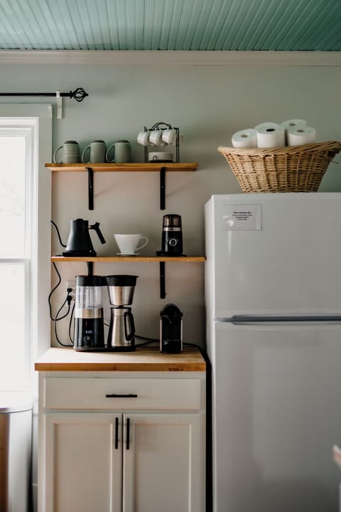A coffee bar with all the possibilities. Wake up to make yourself a different type of coffee or tea each morning (or afternoon) while staying in the cabin.