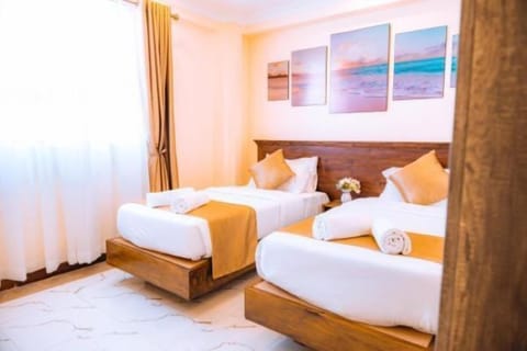 Family Twin Room | Desk, laptop workspace, free WiFi