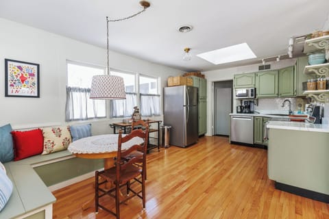 Open and airy cottage kitchen