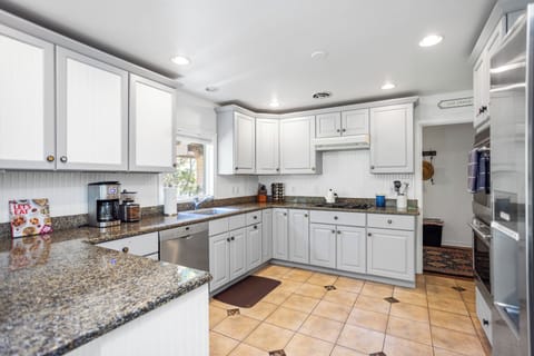 Cozy eat in kitchen space