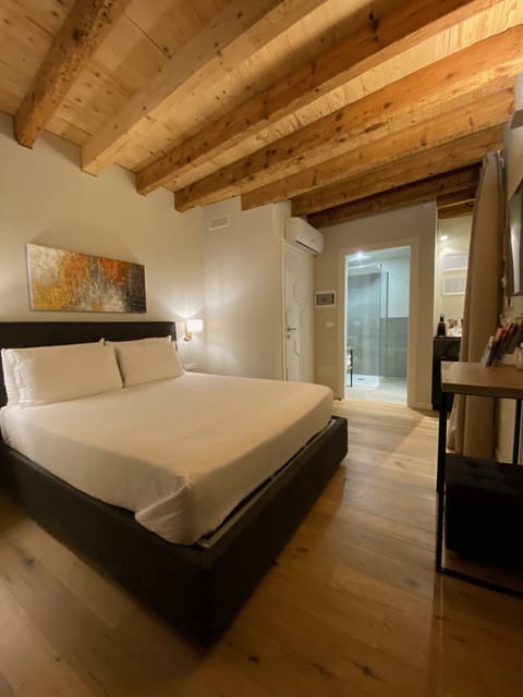 1 bedroom, premium bedding, down comforters, pillowtop beds