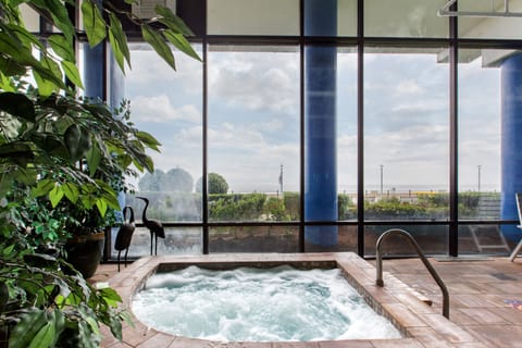 Indoor spa tub