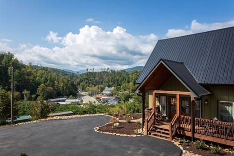Incredible New Cabin With Great Smoky Mountains National Park Views!