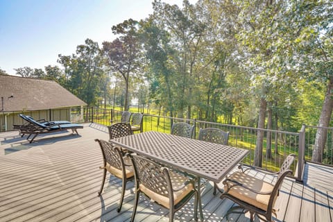 Gilbertsville Vacation Rental | 4BR | 3BA | Half Step to Enter | 2,500 Sq Ft