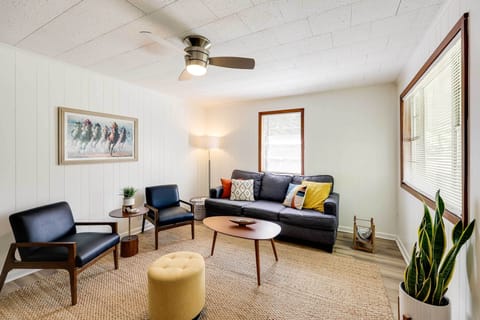 Hot Springs Vacation Rental | 2BR | 1BA | 2 Small Steps Required | 1,200 Sq Ft