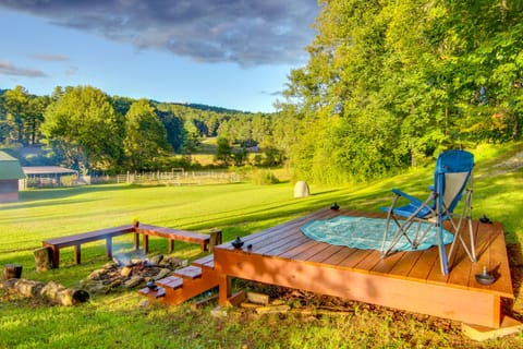 Hendersonville Vacation Rental | 1BR | 1BA | 408 Sq Ft | Stairs Required