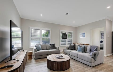 Paradise on Prince | Sleek & Stylish, Dog Friendly