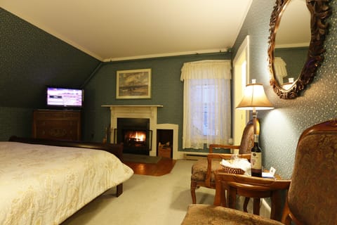 Deluxe Room, 1 King Bed, Fireplace, Mountainside | Down comforters, individually decorated, individually furnished