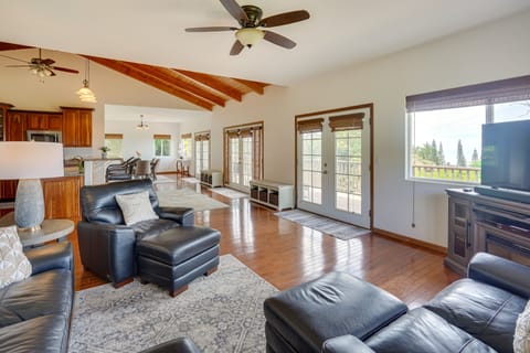 Captain Cook Vacation Rental | 3BR | 3BA | Stairs Required | 2,800 Sq Ft